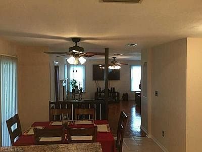 kitchen table sitting area