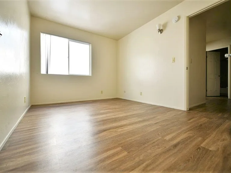 1909 Dwight Way — Photo 16