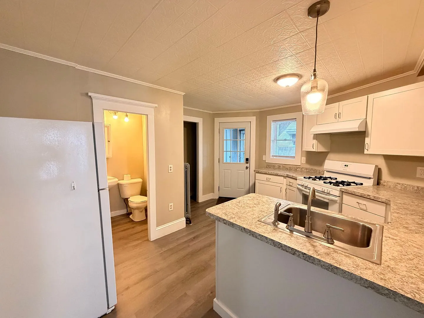 1 bed, 1.0 bath, 586 sqft, $1,525 — Photo 3