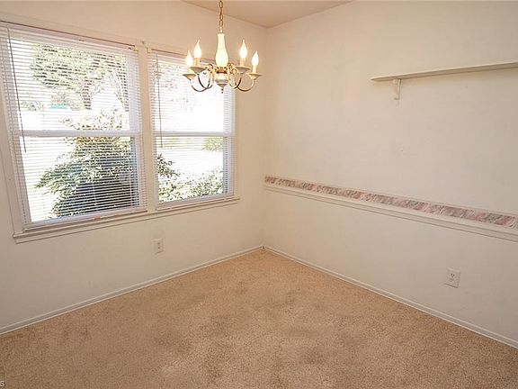 5th image of 4 Bayberry Ct