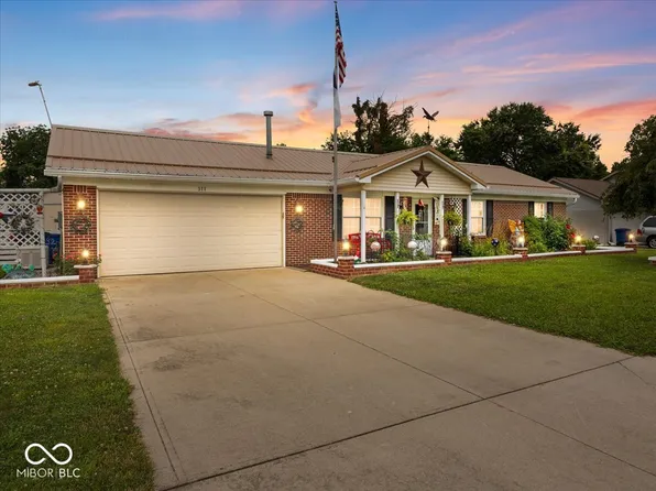 311 Foxridge Ct, Shelbyville, IN 46176