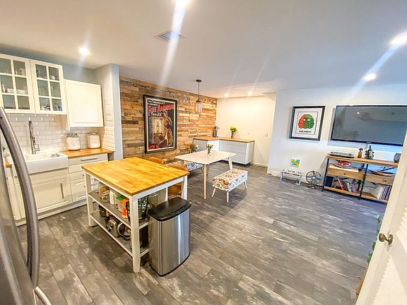 Kitchen/ Dining Room