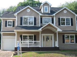 34 Mitchell Ave, Plainview, NY 11803