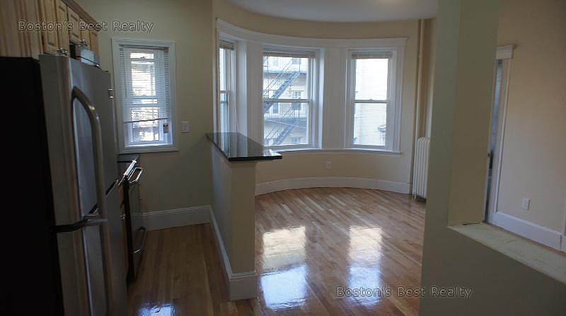 2nd image of 1319 Commonwealth Ave #9sdnfz5rn