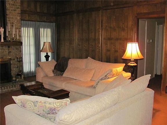 4th image of 2217 Primrose Dr