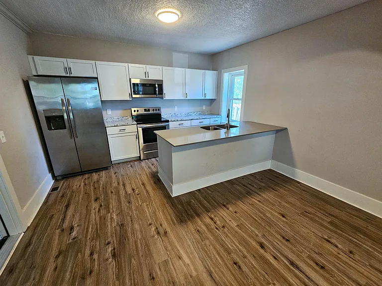 32 N Vine St #3 — Photo 2