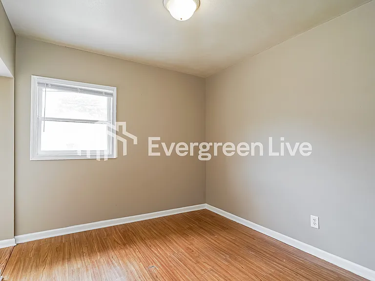 315 S 60th St — Photo 9