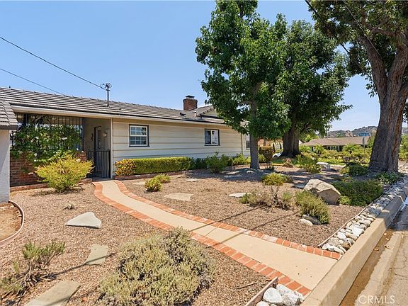 5th image of 903 E Dalton Ave