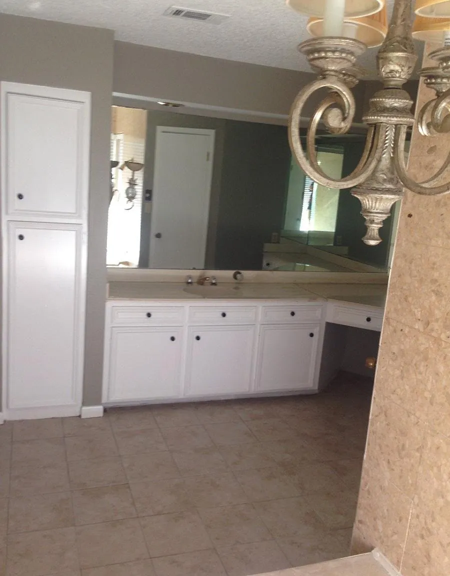 4 bed, 2500 sqft, $2,300 — Photo 4