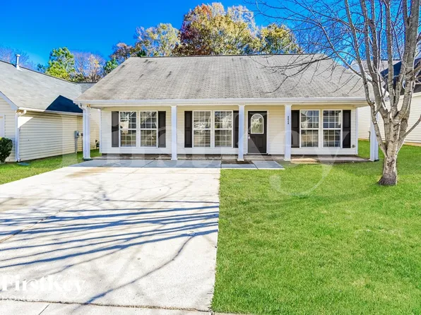6824 Parkers Crossing Dr, Charlotte, NC 28215