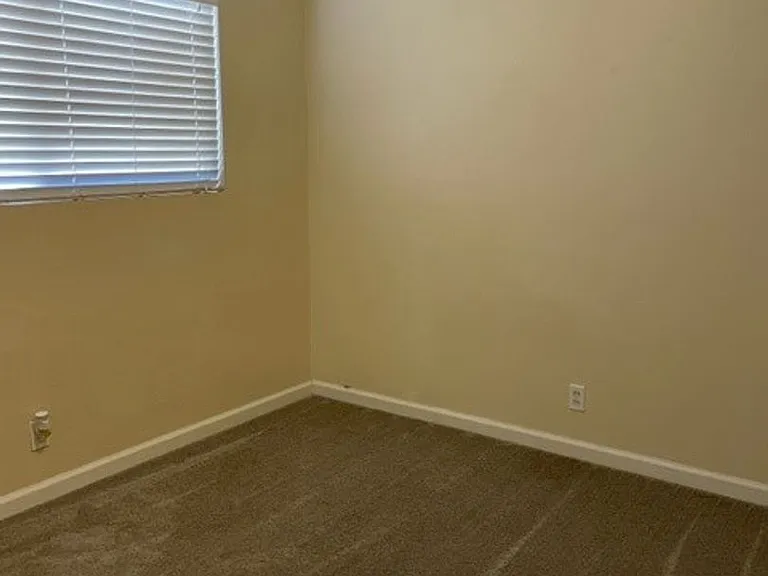 3930 Neptune Ave — Photo 18