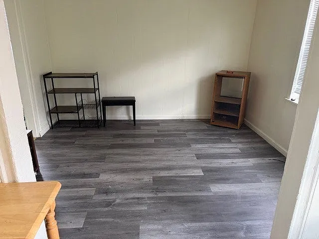 2 bed, 1.0 bath, 800 sqft, $1,200 — Photo 2
