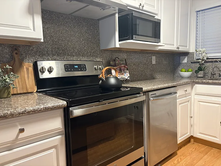 1 Laurel St #102 — Photo 11