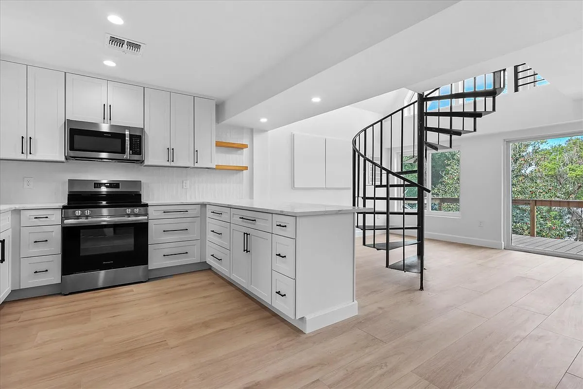 3 bed, 2.5 bath, 1750 sqft, $2,795 — Photo 3