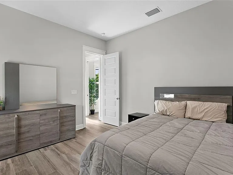 209 S Shore Crest Dr — Photo 32