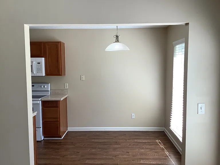 432 Laurel Hill Cir — Photo 4