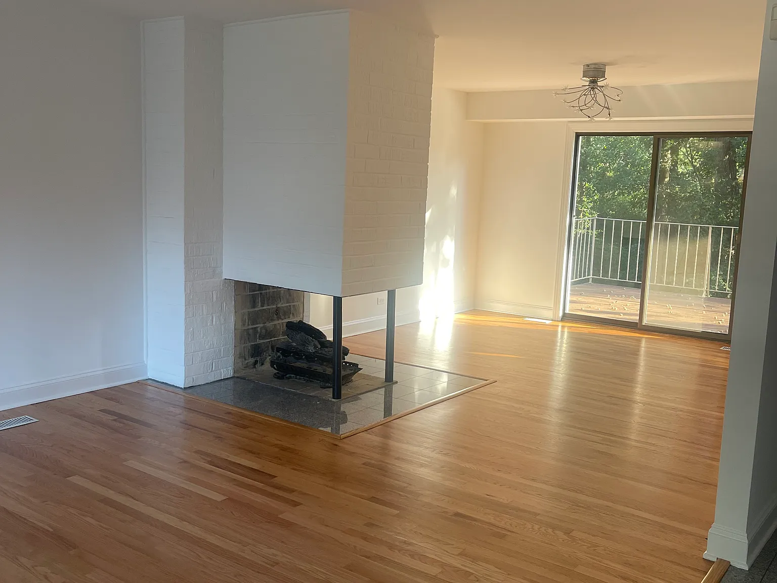 3 bed, 2.5 bath, 1962 sqft, $3,500 — Photo 2