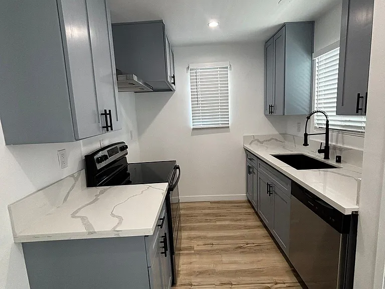 708 N. Juanita Ave. — Photo 48
