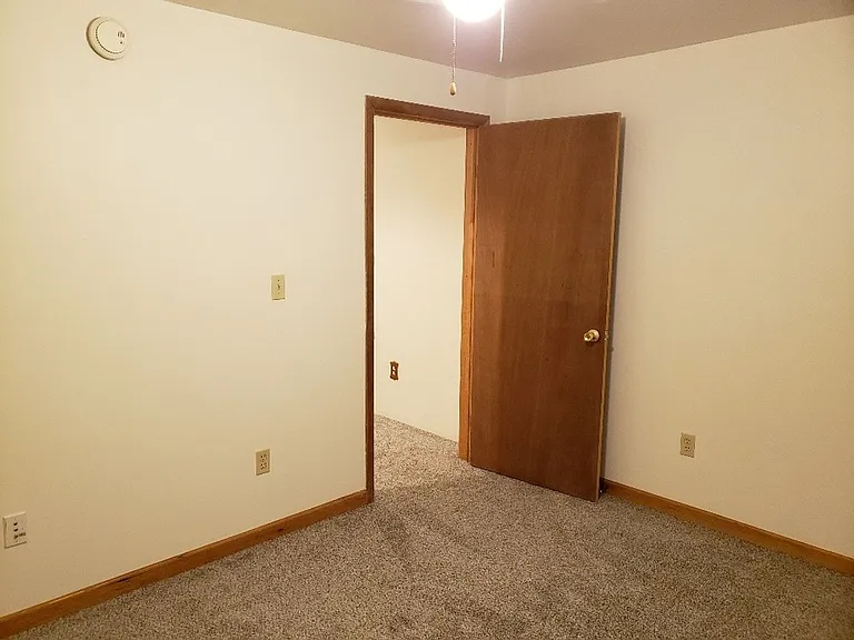 2212 Glenwood Cir — Photo 7