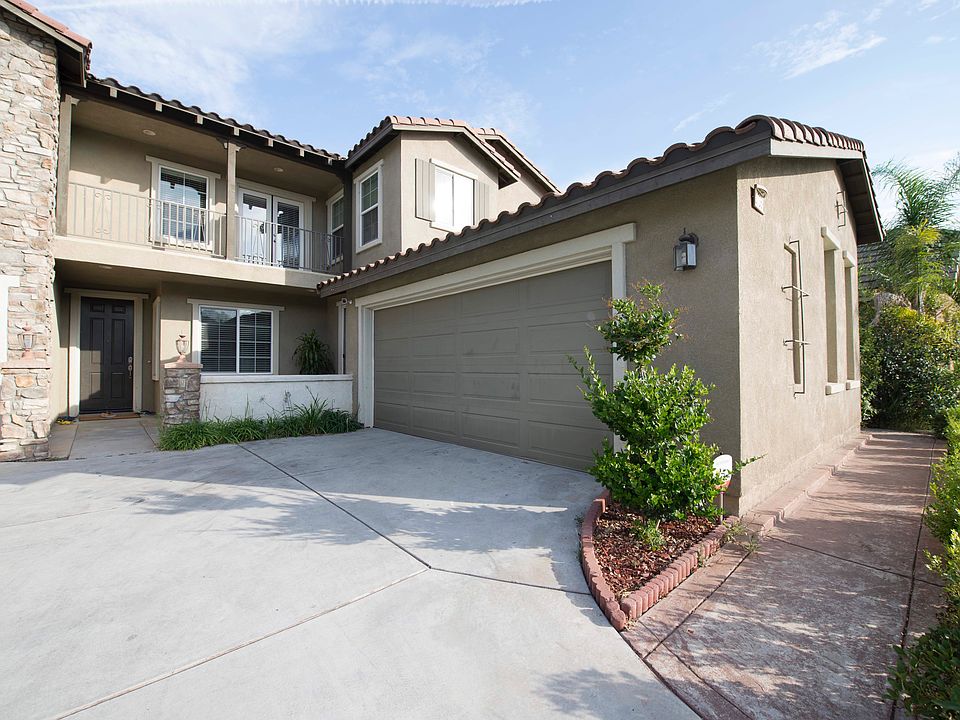 1st image of 27358 Carlton Oaks St