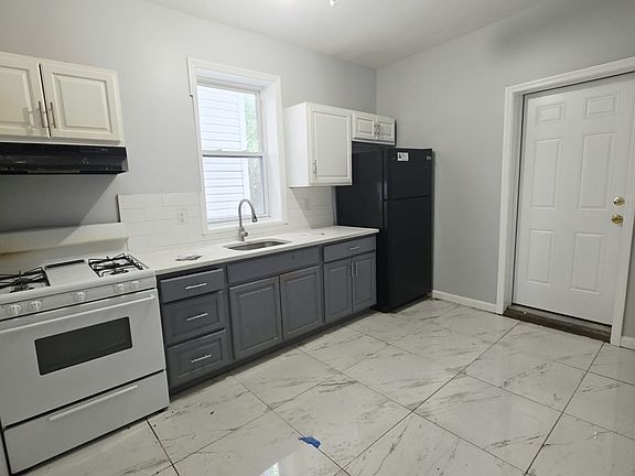 3rd image of 176 Garfield Ave #1A