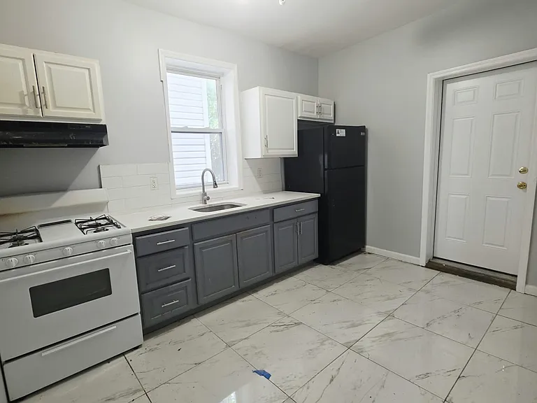 176 Garfield Ave #1A — Photo 3