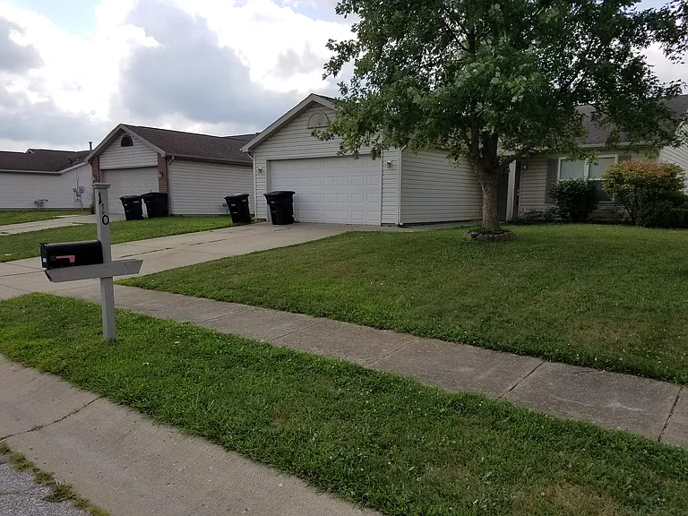 110 Phillips Ct — Photo 2