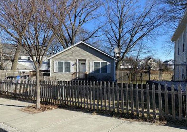 2nd image of 25 Forest Ave