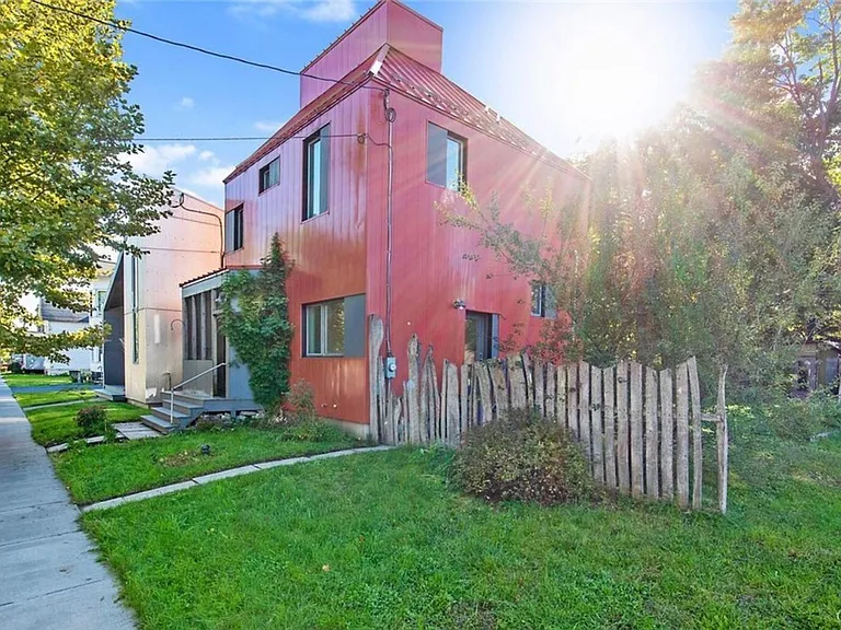 621 Otisco St — Photo 2