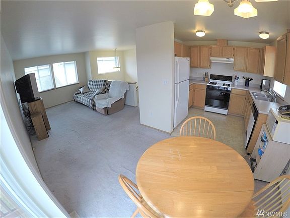 3rd image of 4327 149th St NE