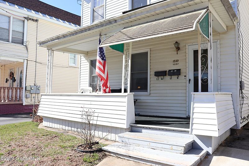 2nd image of 1237-1239 5th Avenue