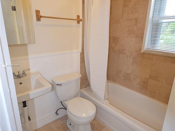 5th image of 427 NE 62nd St #11