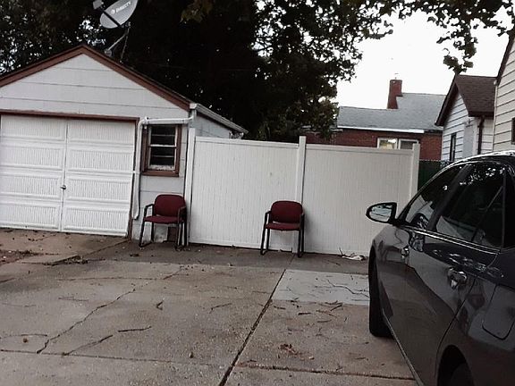 2nd image of 1350 G St