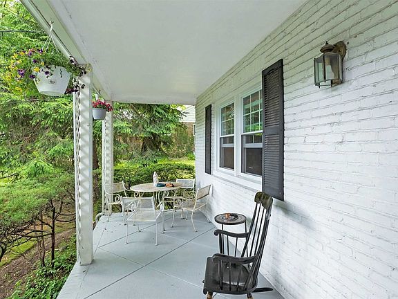5th image of 50 Saint Andrews Ln