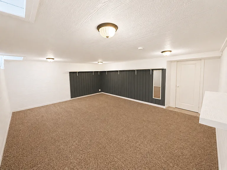 324 Mansion Ave — Photo 13