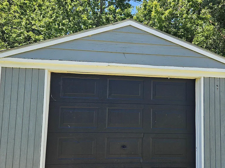 1635 Giddings Rd — Photo 29
