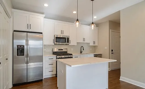 2100 W Barry Ave #2R Photo 1