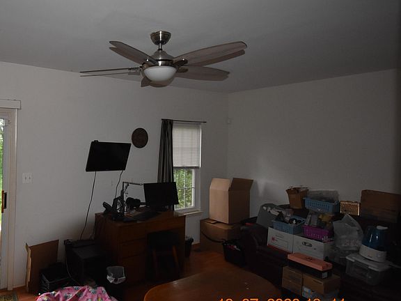5th image of 7032 Roslyn Ave