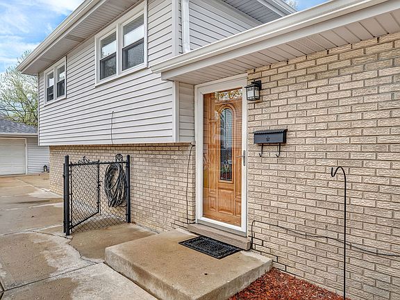 3rd image of 13808 Sandra Ln