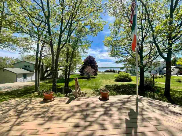 25950 Oak St, Beaver Island, MI 49782