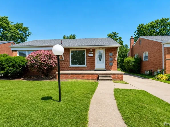 6690 Deering St, Garden City, MI 48135