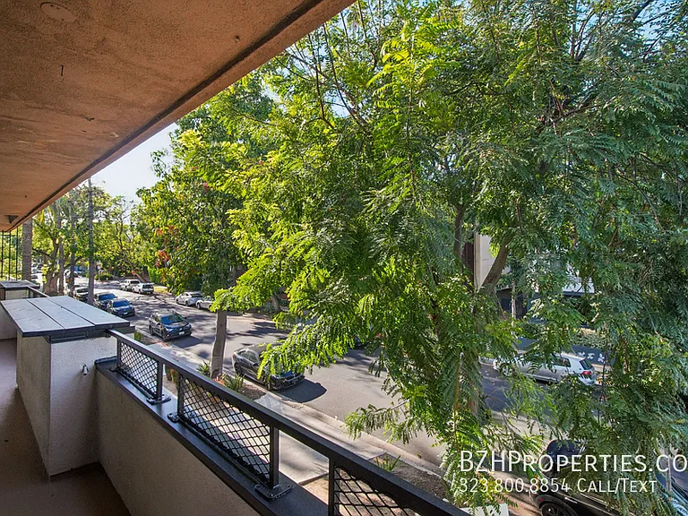 7540 Hampton Ave #202A — Photo 3