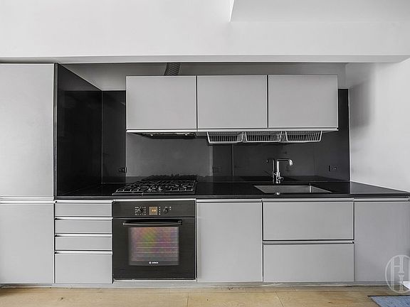 3rd image of 115 Norfolk St APT 503