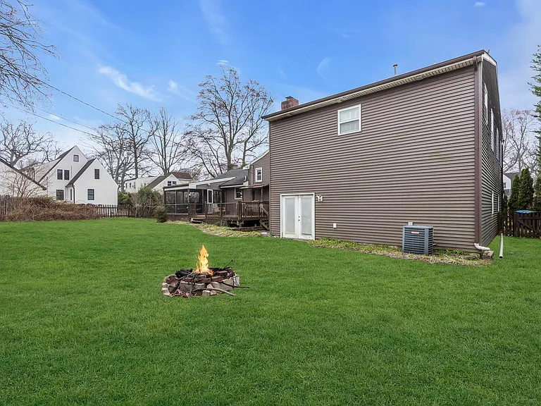607 Wildwood Rd — Photo 44