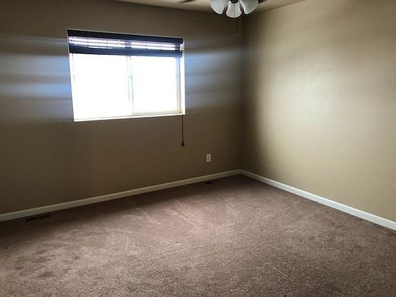 3rd image of 1110 Meadow Ln