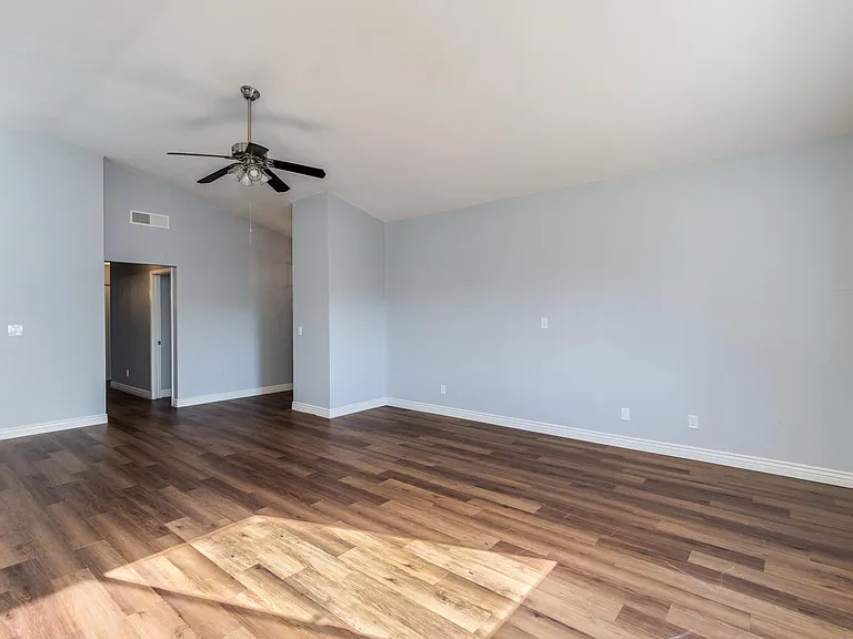 708 E Aire Libre Ave — Photo 5