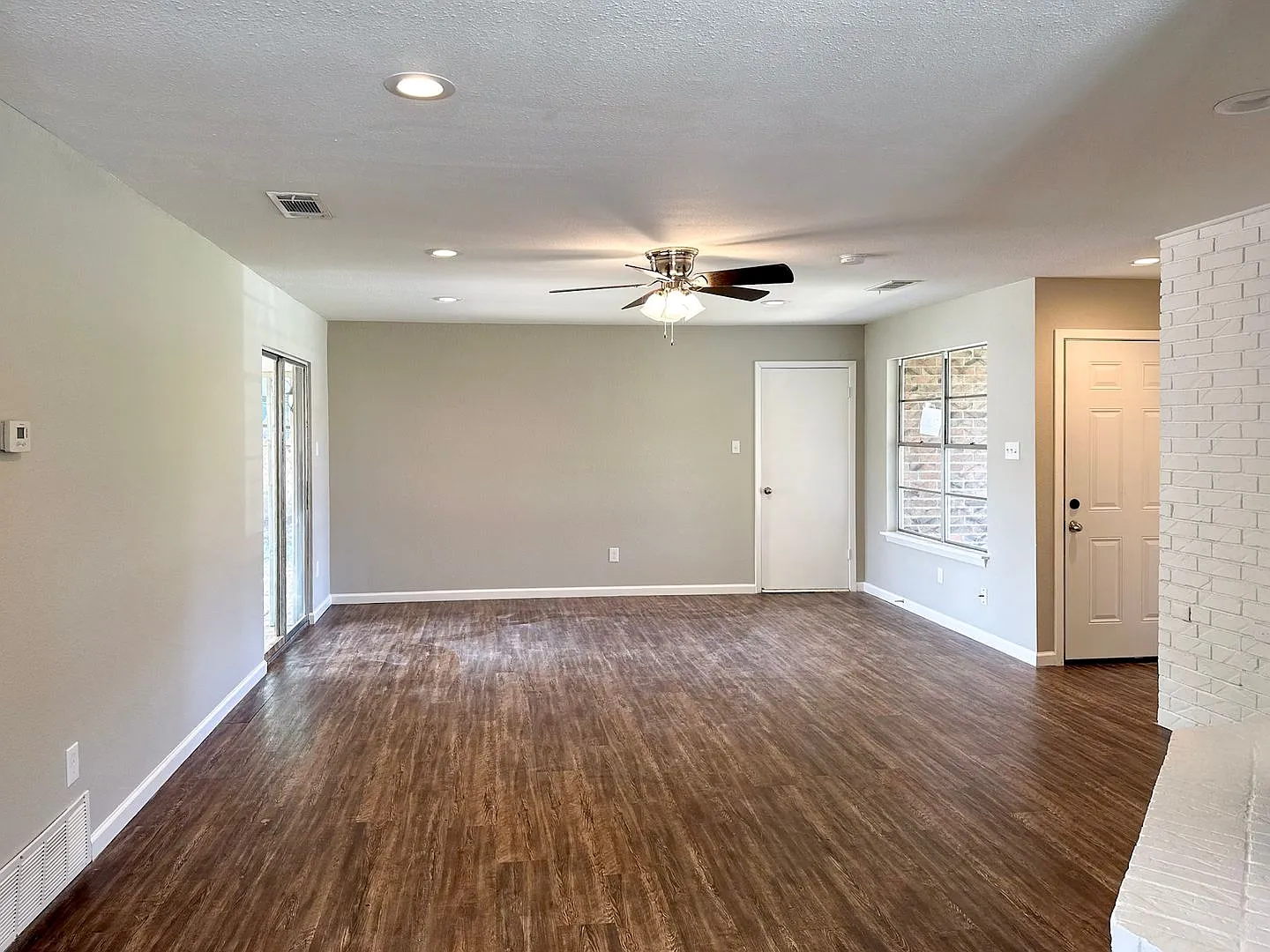 3 Bedroom / 2 Bath / 2 Car Garage — Photo 2