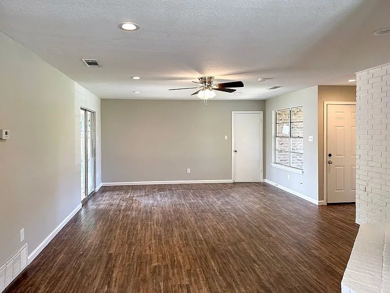 52083 Finley Rd — Photo 2