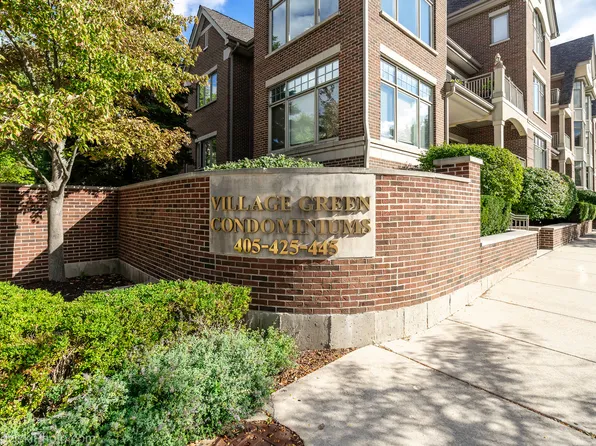 445 Village Grn Unit 301, Lincolnshire, IL 60069