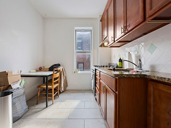 3rd image of 860 Marcy Ave APT 2D